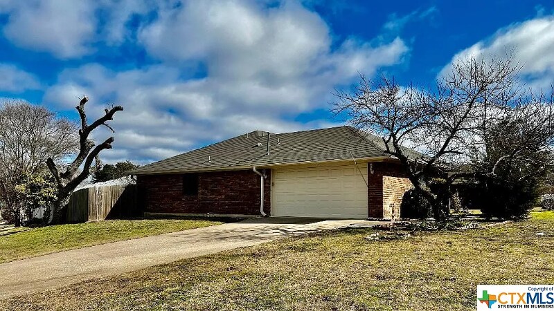 Building Photo - 901 Kelso Dr