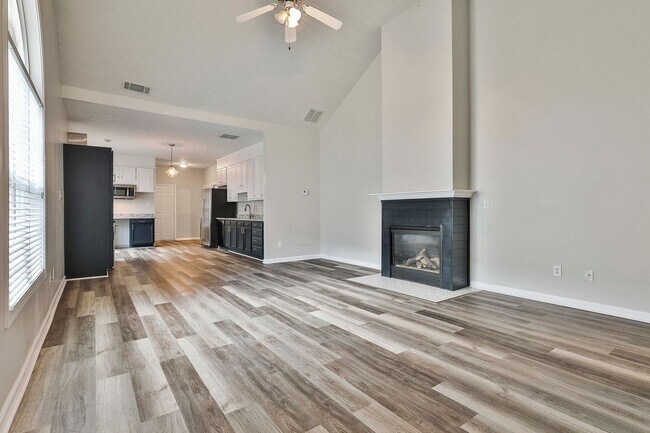 Building Photo - 440 Autumn Glen Cir