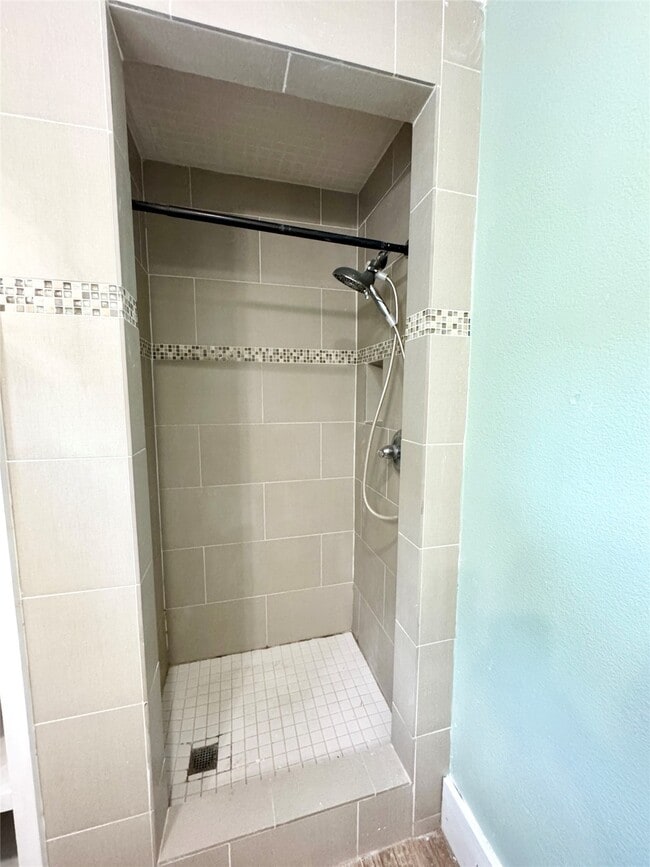 Building Photo - 728 W 21st St