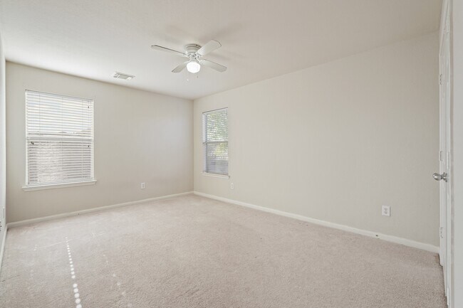 Building Photo - 29650 Legends Green Dr