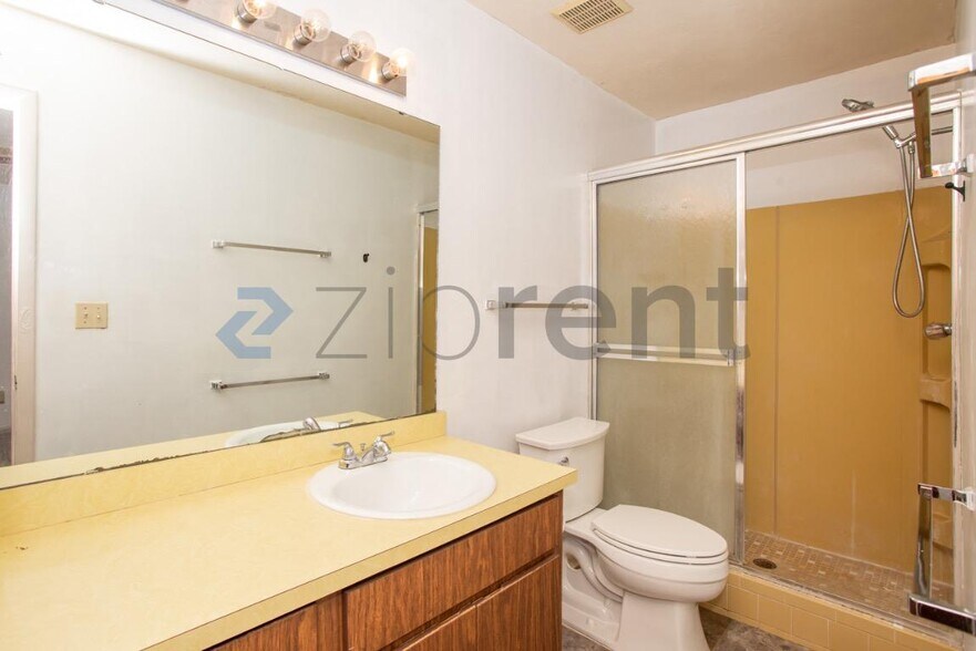 Building Photo - 6722 NW 113th Ln