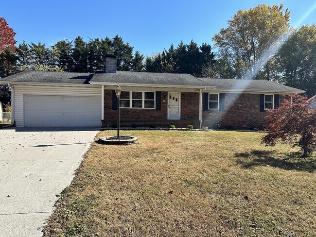 Building Photo - 1760 Scenic Dr