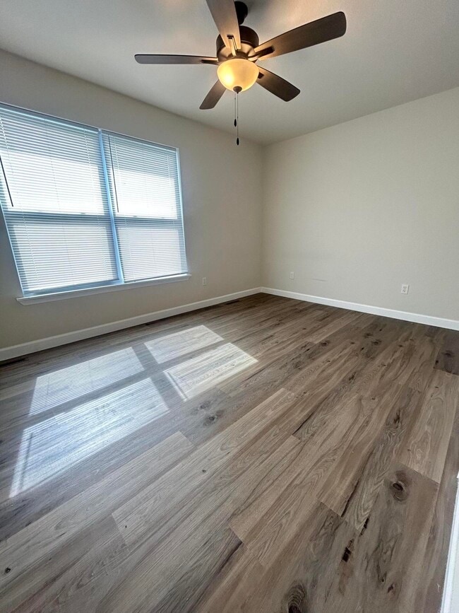 Building Photo - 1035 Stonehaven Dr