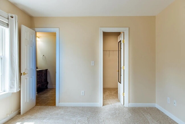 Building Photo - Wonderfully located Wilmington home for Rent