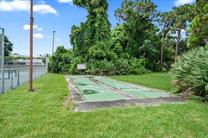 Building Photo - 3001 Thrush Dr