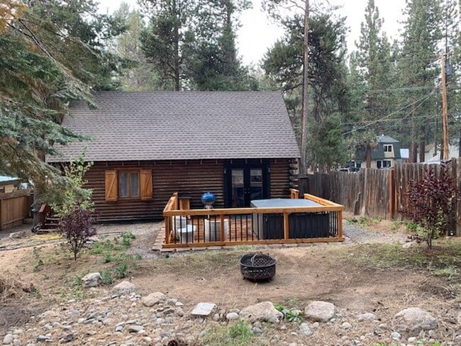 Building Photo - Lovely 3BD cabin style furnished home avail. for a Seasonal lease starting 5/15/26! Call to inqui...