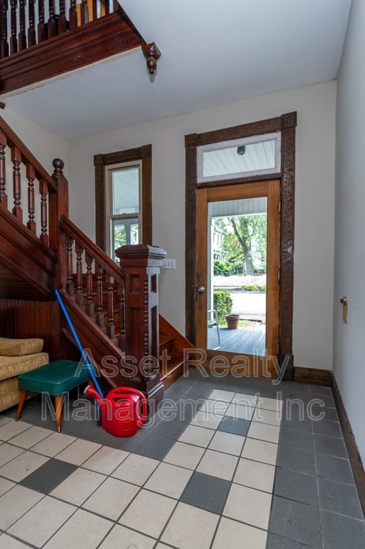 Building Photo - 820 Luttrell St