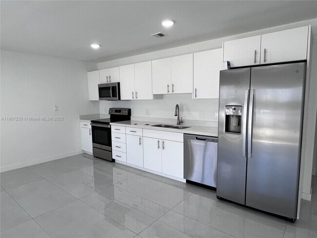 Building Photo - 14559 SW 261 St Ter