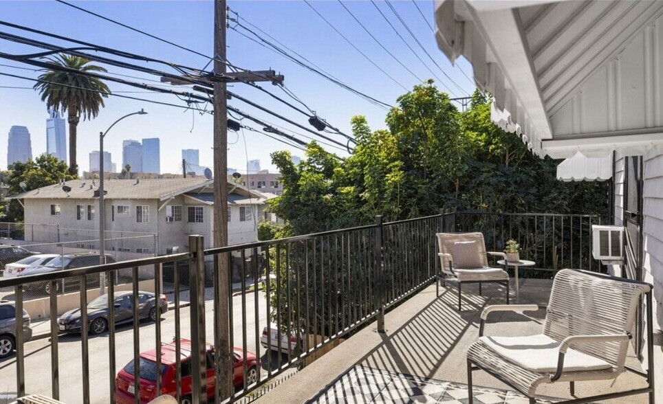 Building Photo - 211 1/2 S Burlington Ave