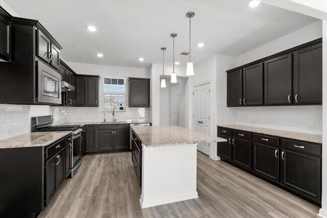 Building Photo - 813 Saratoga Ln