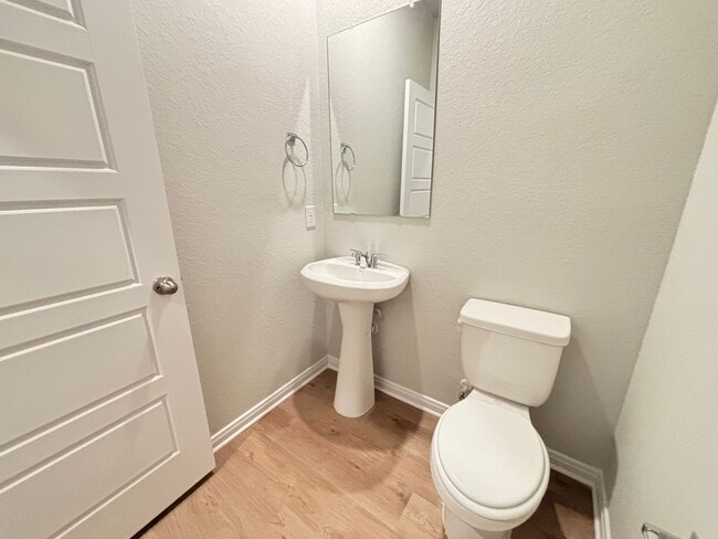 Building Photo - Want luxury living in the Far West ...Look no further...Amanda Park is it!