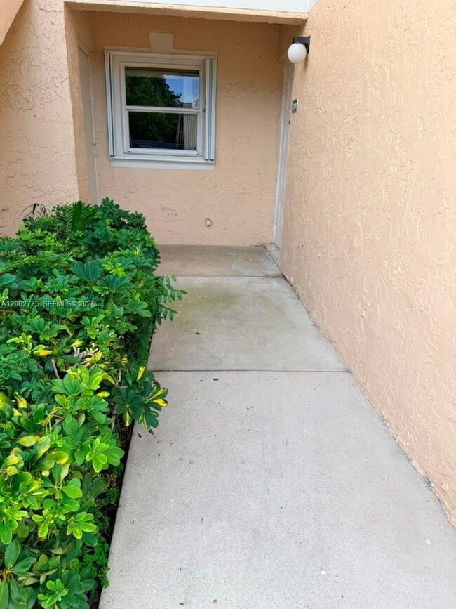 Building Photo - 12193 Royal Palm Blvd