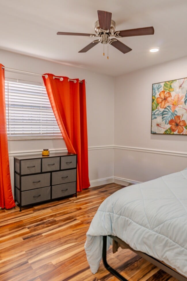 Building Photo - 1875 Williams Manor Ave