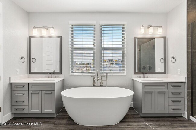 Building Photo - 8663 Ivanhoe Dr