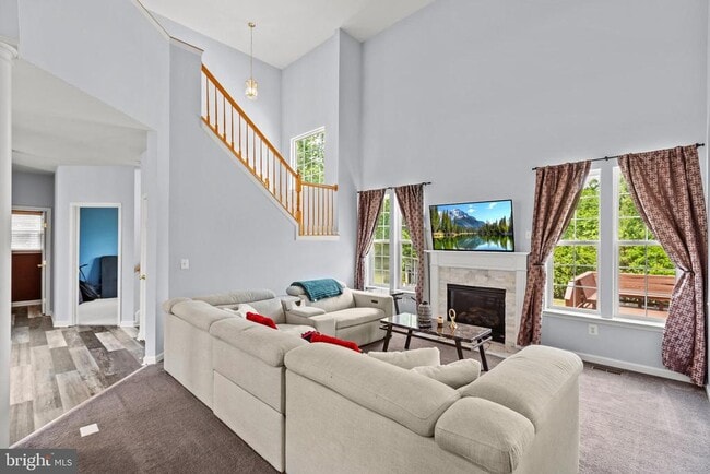 Building Photo - 45370 Barefoot Dr