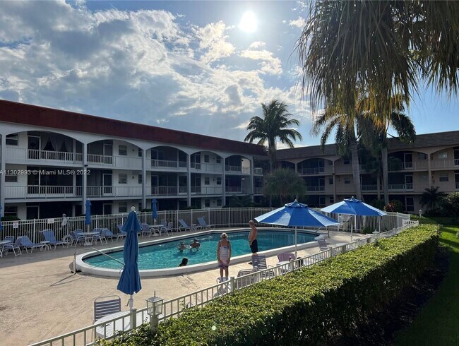 Primary Photo - 1707 E Hallandale Beach Blvd