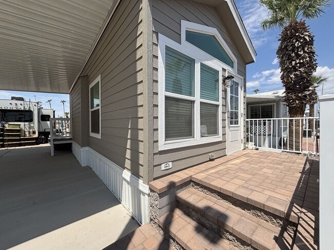 Building Photo - 303 N Lindsay Rd