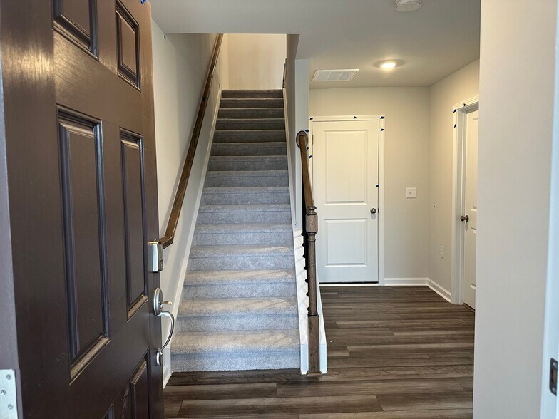 Building Photo - 2517 Kasota Ln