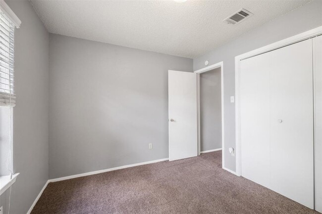 Building Photo - 12311 Alderbrook Dr