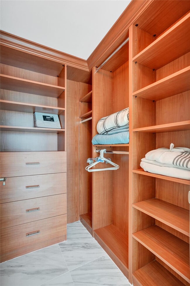 Building Photo - 101 S Fort Lauderdale Beach Blvd