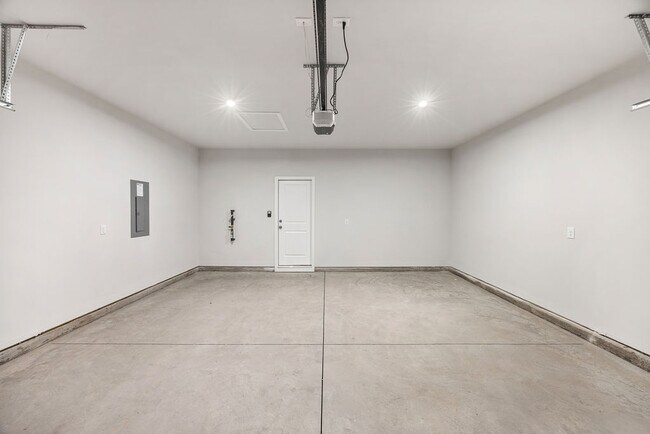 Building Photo - 512 Serena Trl