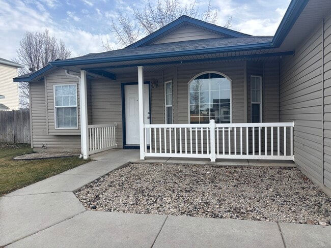 Building Photo - 339 E Bay Owl Dr