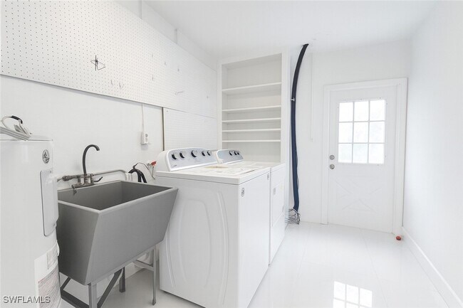 Building Photo - 13880 Lazy Ln