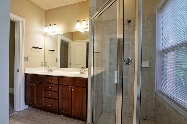 Building Photo - 307 Le Gran Bend