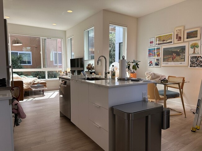 Building Photo - Centrally Located Capitol Hill 2-Bedroom with Rooftop Deck and Parking - Pet-Friendly!