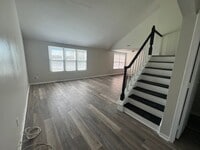 Building Photo - 135 Chaucer Rd