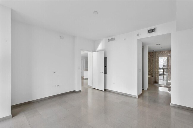 Building Photo - 88 SW 7th St