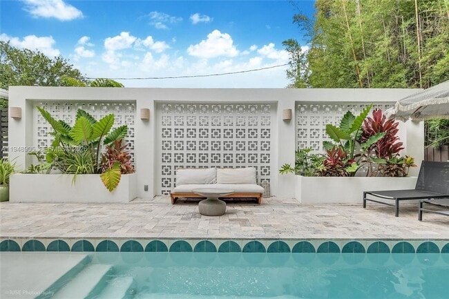 Building Photo - 71 NE 46th St