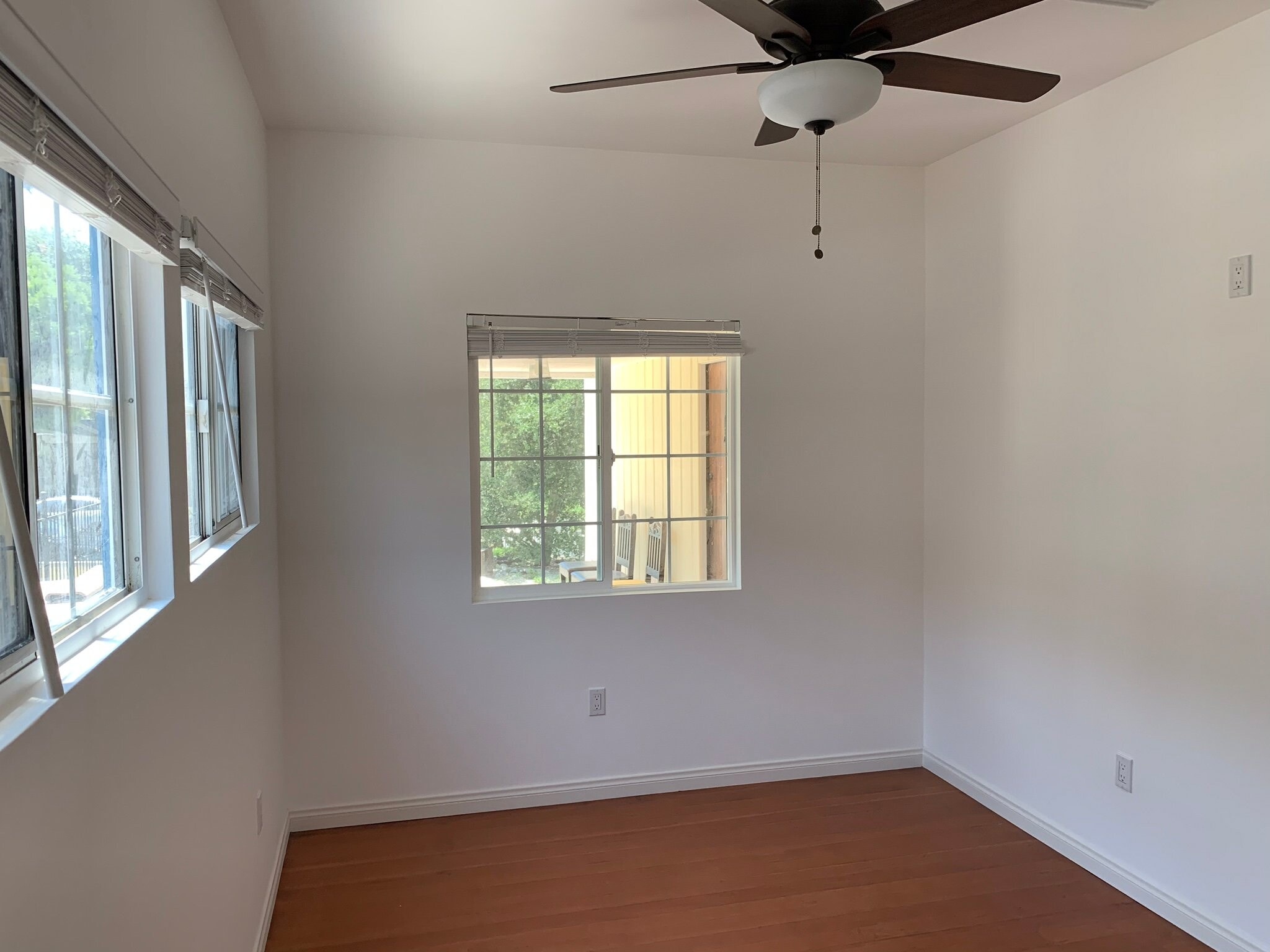 Building Photo - 5046 La Roda Ave