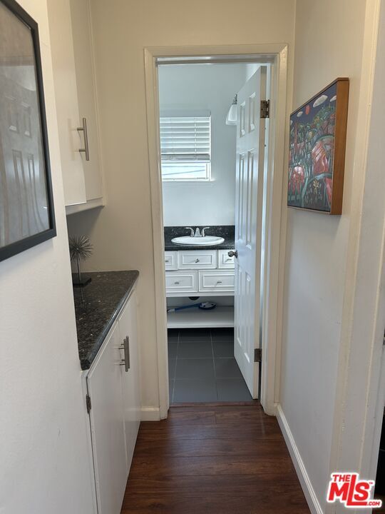 Building Photo - 1441 S Hayworth Ave