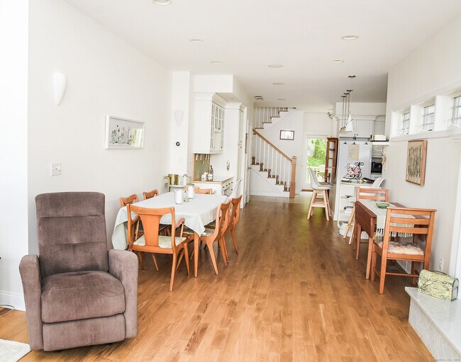 Building Photo - 12 Westover Ln