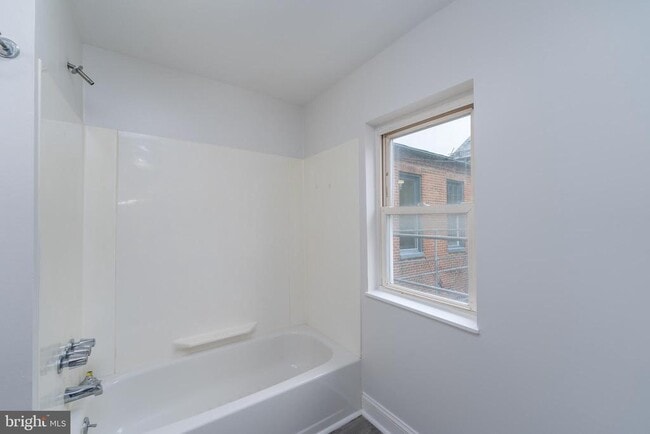 Building Photo - 1722 Eastern Ave