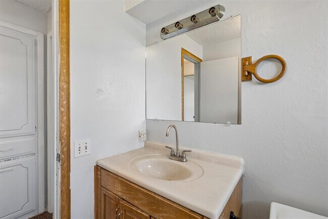 Building Photo - 3005 SE 51st St