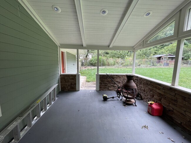 Building Photo - 146 Lower Hillside Dr