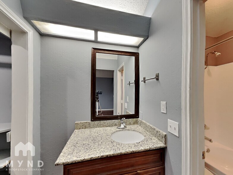 Building Photo - 11903 Garden Terrace Dr