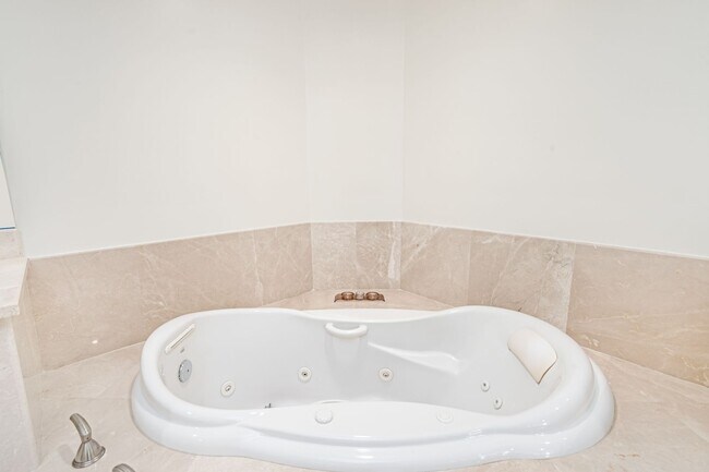 Building Photo - Furnished Marina Grande Condo