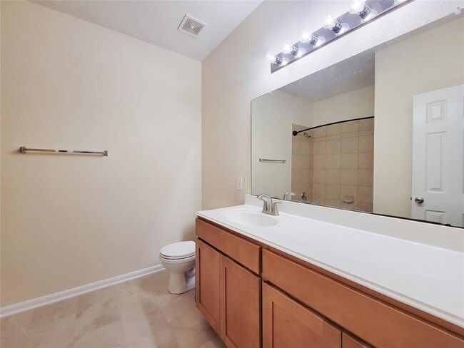 Building Photo - 1610 Pointe Leone