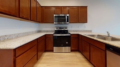 Building Photo - Gorgeous move-in ready home in 55+ Active Adult Community.