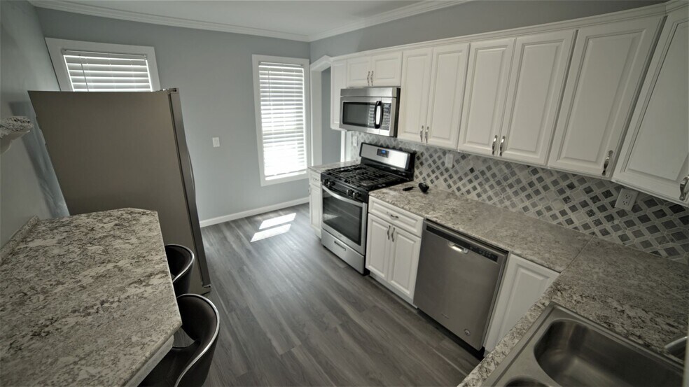 Building Photo - 121 Lexington Ave