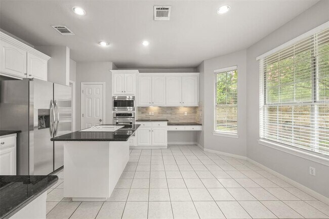 Building Photo - 1604 Lakeway Blvd