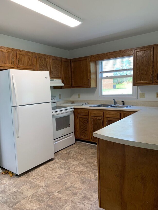 Building Photo - 3 Bedroom 2.5 Bath Duplex