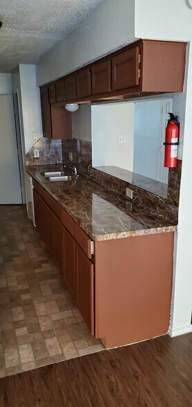 Kitchen - 2115 Greenbriar Colony Dr