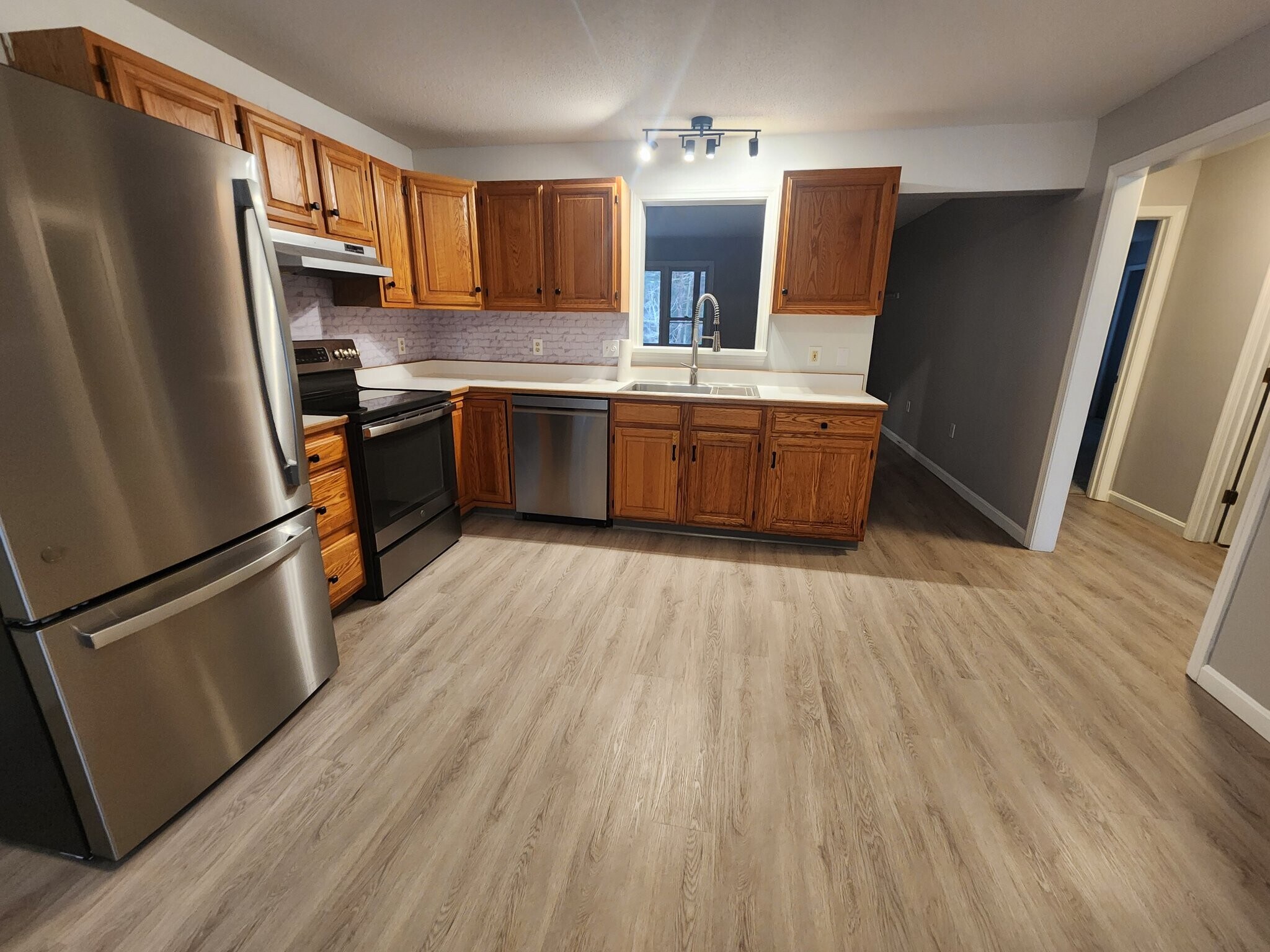 Building Photo - 205 Forest Dr