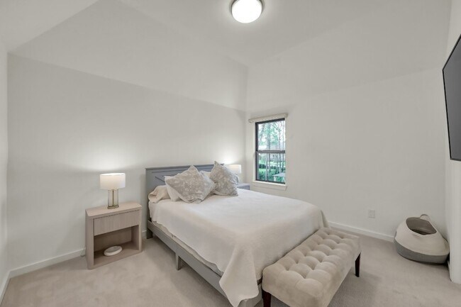 Building Photo - 212 S Empress Grn Pl