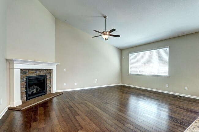 Building Photo - Location! Villages at Castle Rock 3bed/2.5...