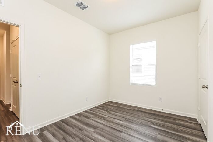Building Photo - 13715 Summer Light